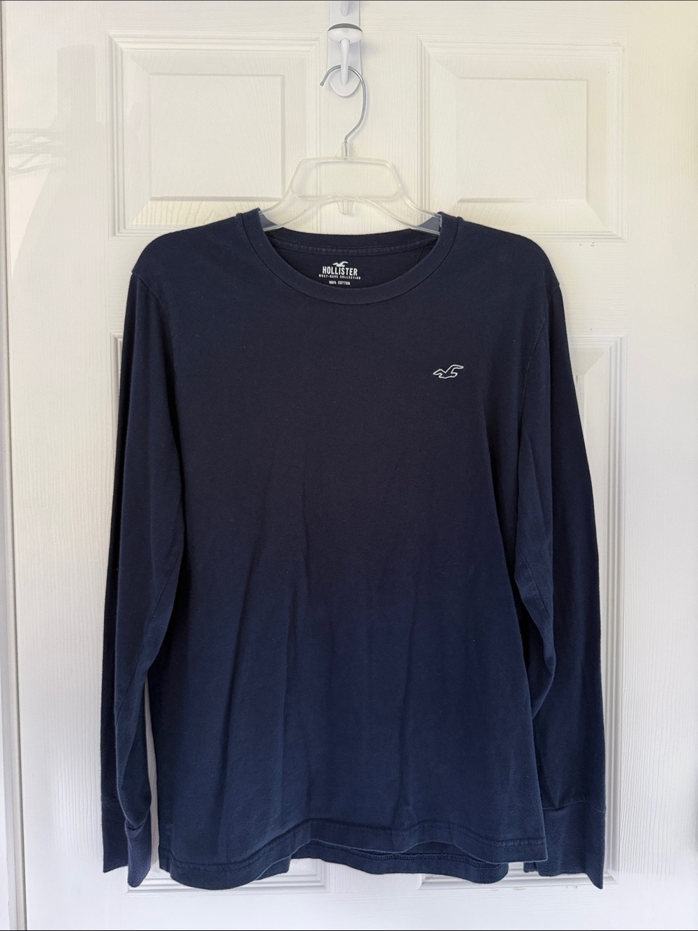 Hollister Men's Long-Sleeve Navy Crew Tee with Logo
